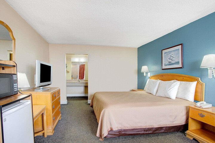 Room 6 of 14