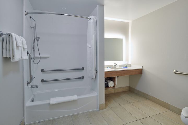 Room 13 of 25