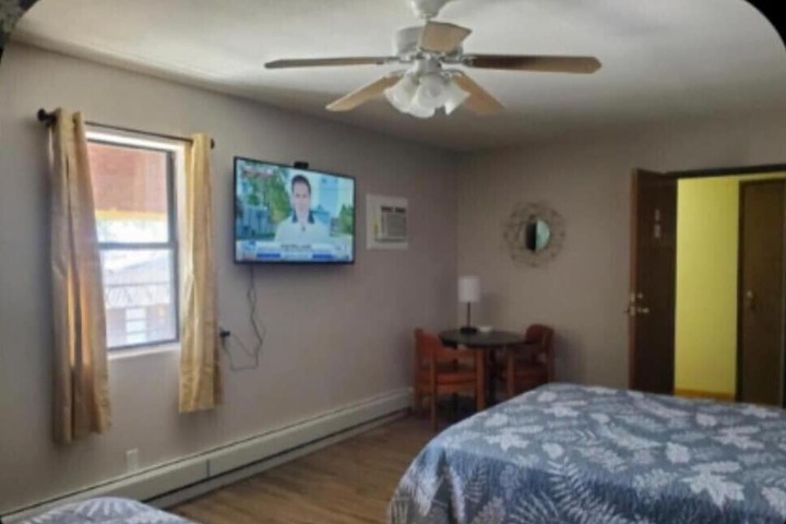 Room 8 of 35