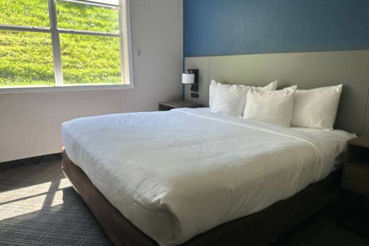 Room 18 of 33