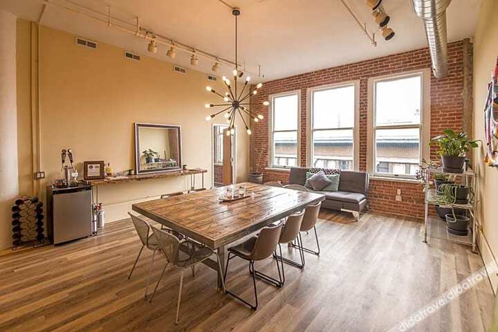 Penthouse Loft in The Heart of Downtown