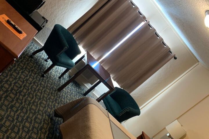 Room 26 of 40