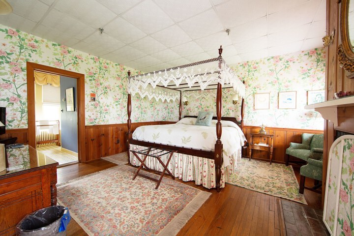 Room 73 of 152
