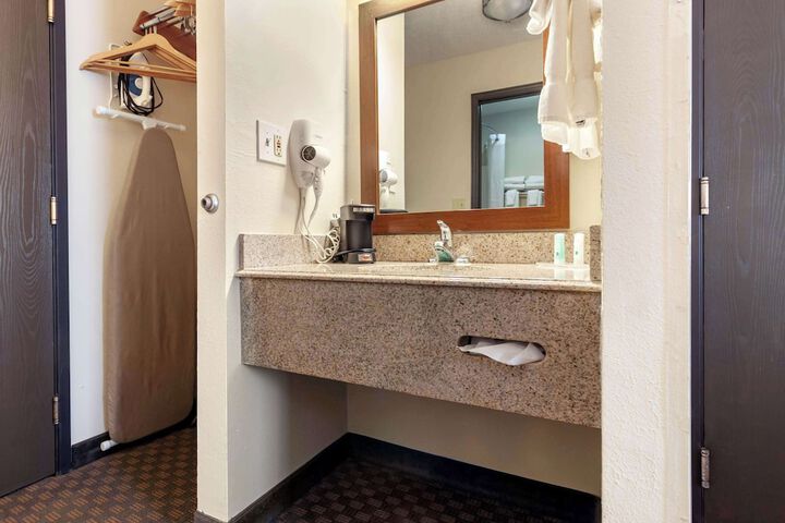 Quality Inn Hays I-70