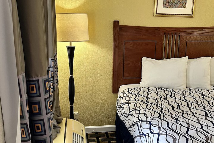 Room 32 of 48