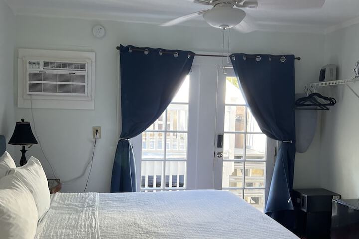 Room 52 of 111
