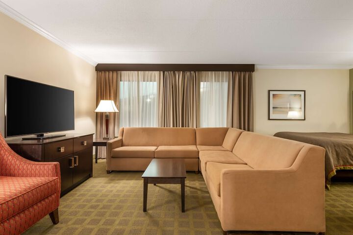 Best Western Plus White Bear Country Inn