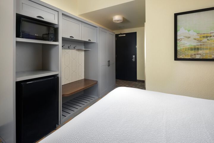 Room 13 of 64