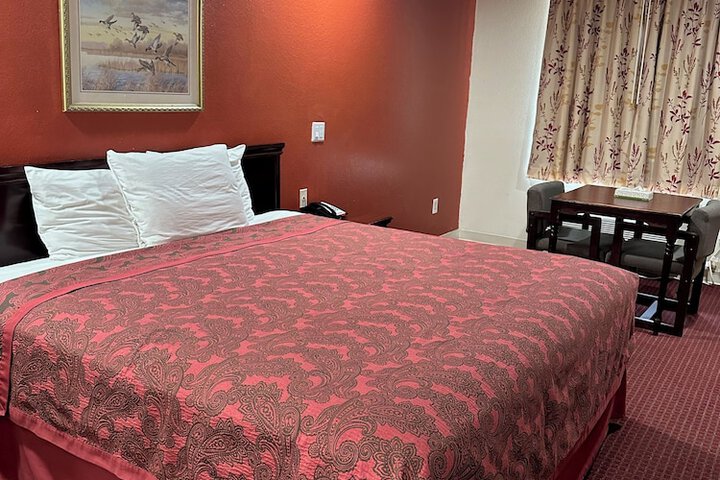 Room 7 of 8