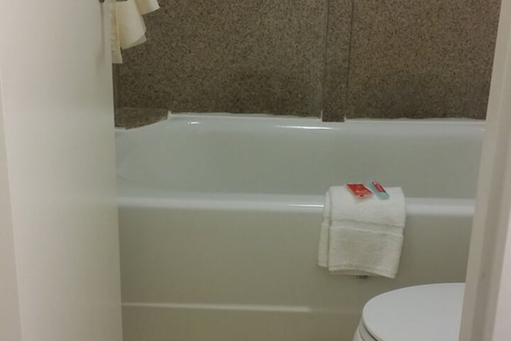 Room 46 of 76