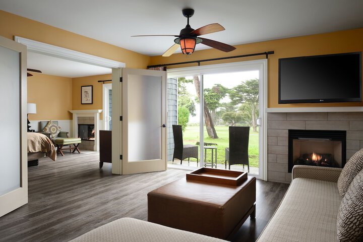 Lighthouse Lodge & Cottages