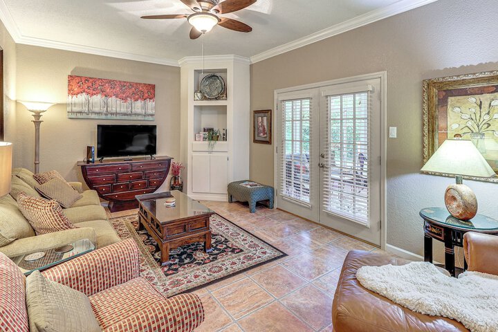 Sunroom & Yard: Charming Hot Springs Home!