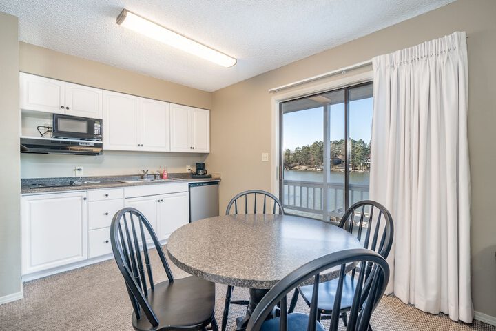 The Hamilton - Lakefront & Studio Suites Hot Springs