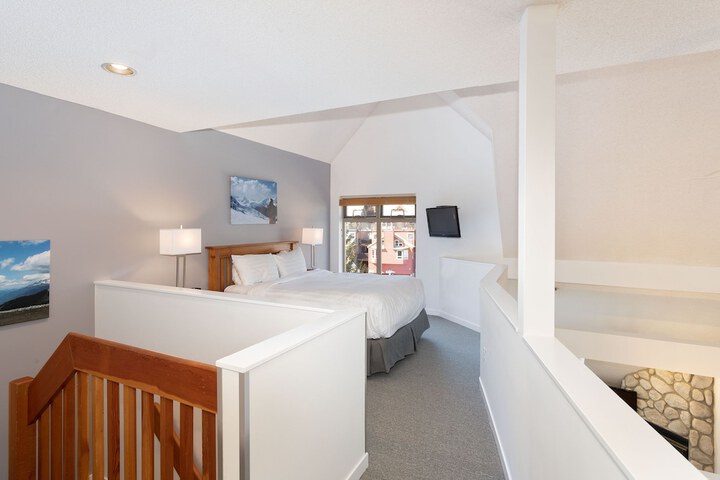 Room 103 of 182
