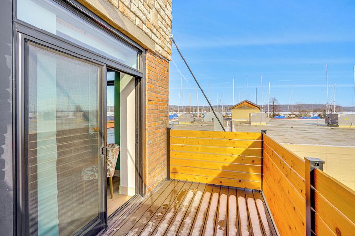 1 Block to Lake City Marina: Condo w / Rooftop Deck