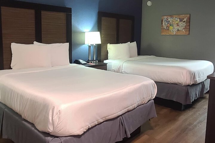 Travelers Inn & Suites Forest City