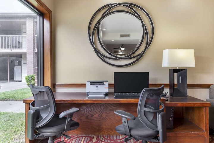 Business Center 28 of 28