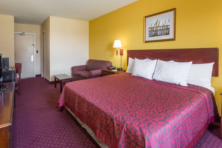 Room 5 of 15