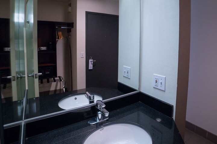 Room 25 of 44