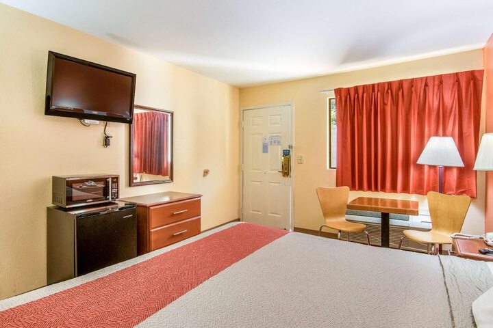 Room 53 of 62