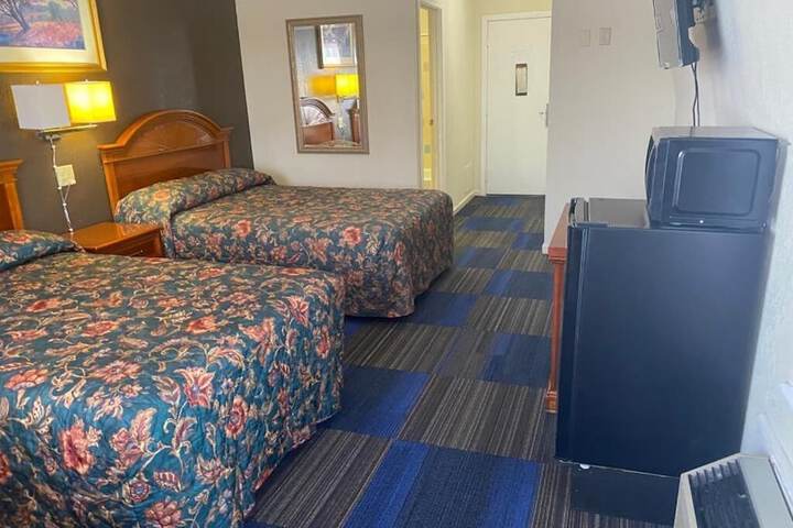 Room 7 of 16