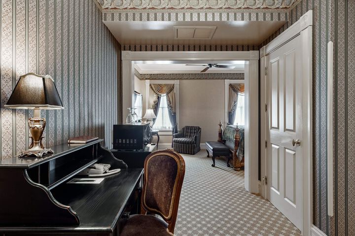 Room 47 of 128