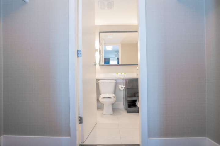Room 42 of 77