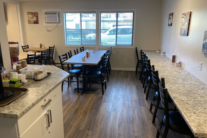 Dining 37 of 40