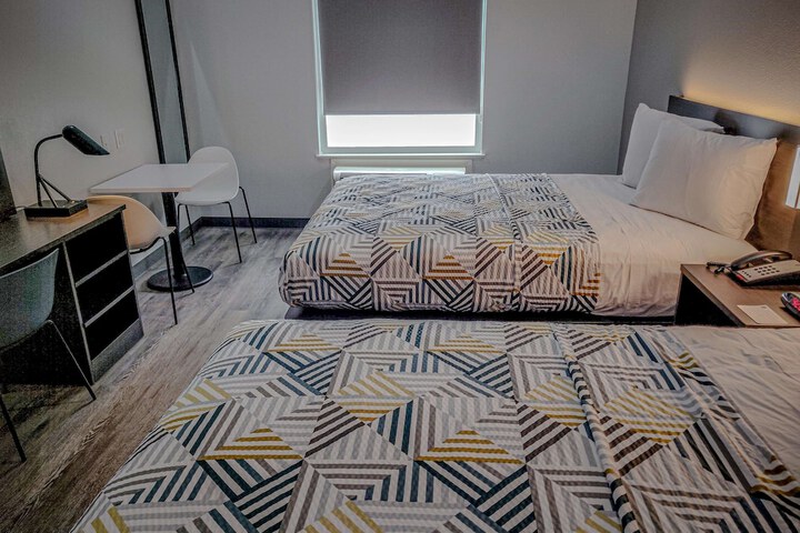 Room 33 of 52