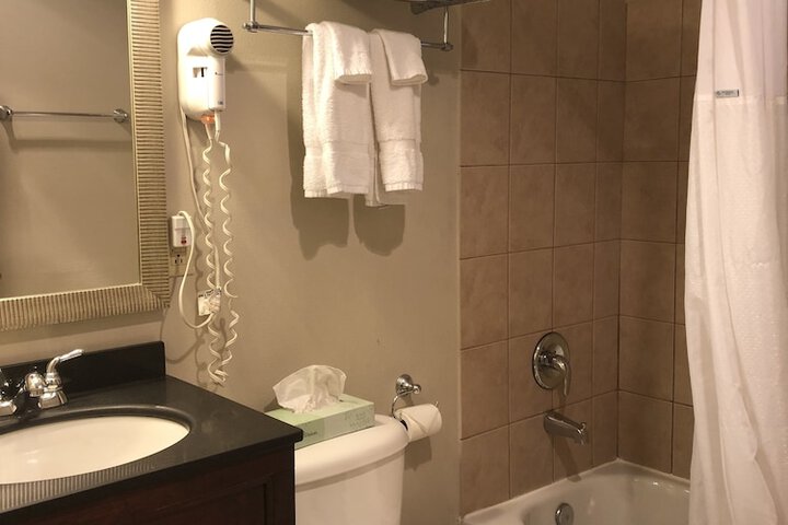 Room 8 of 16