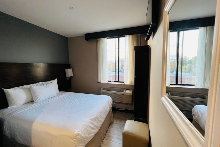 Room 4 of 6