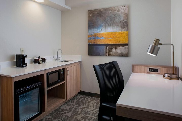 Room 15 of 28