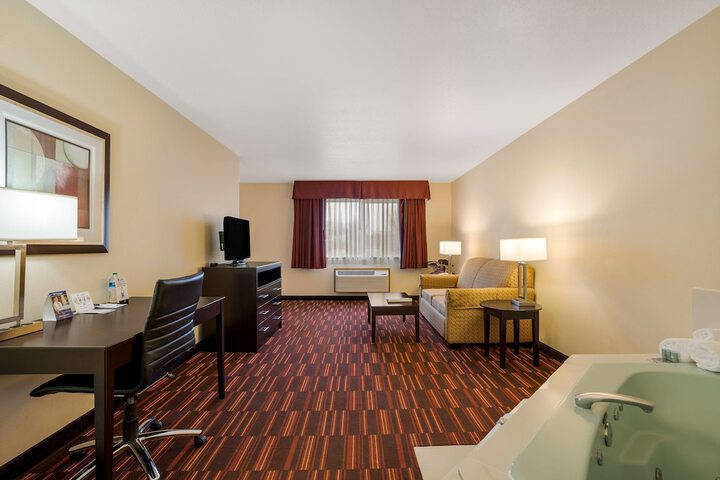 Room 10 of 33