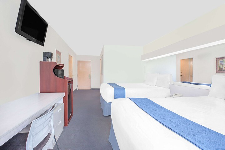 Room 10 of 19