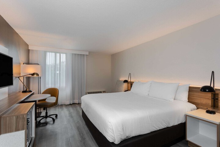 Room 16 of 38