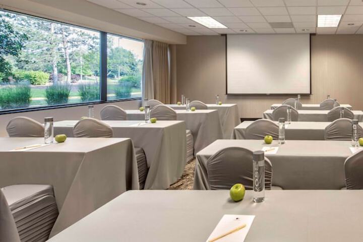 DoubleTree by Hilton Chicago Schaumburg