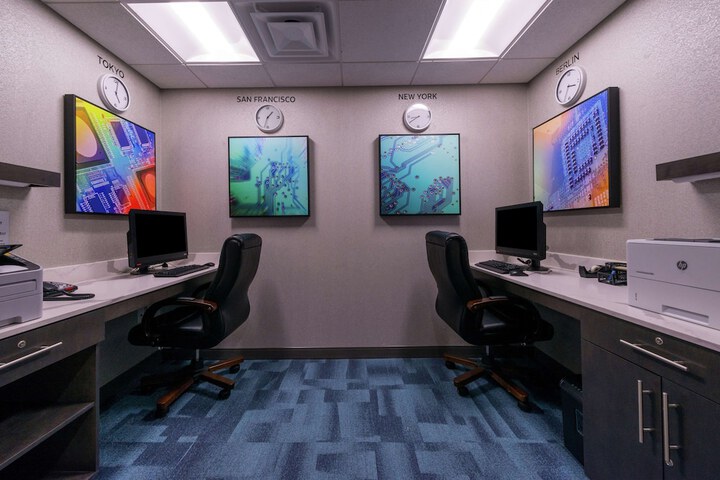Business Center 38 of 38