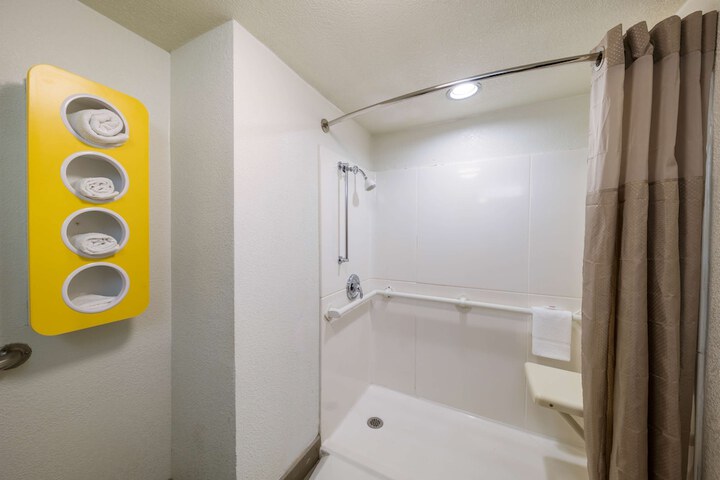 Motel 6 Dallas TX - Farmers Branch