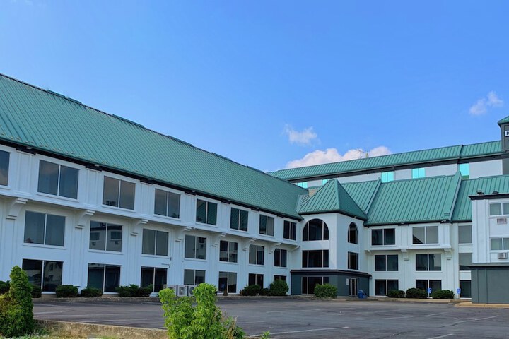 Hotel 2 of 77