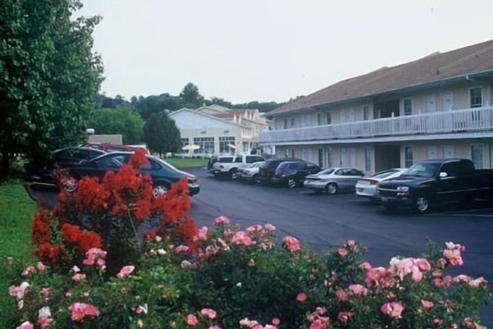 Hotel Exterior 59 of 76