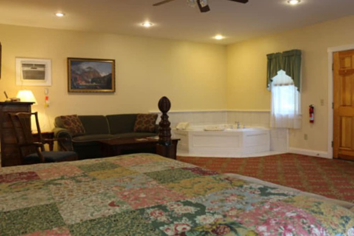 Hot Tub 46 of 46