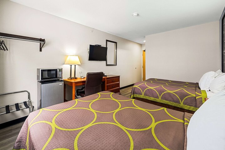 Super 8 by Wyndham Pittsburgh / Monroeville