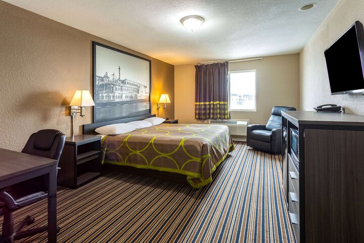 Super 8 by Wyndham Missouri Valley