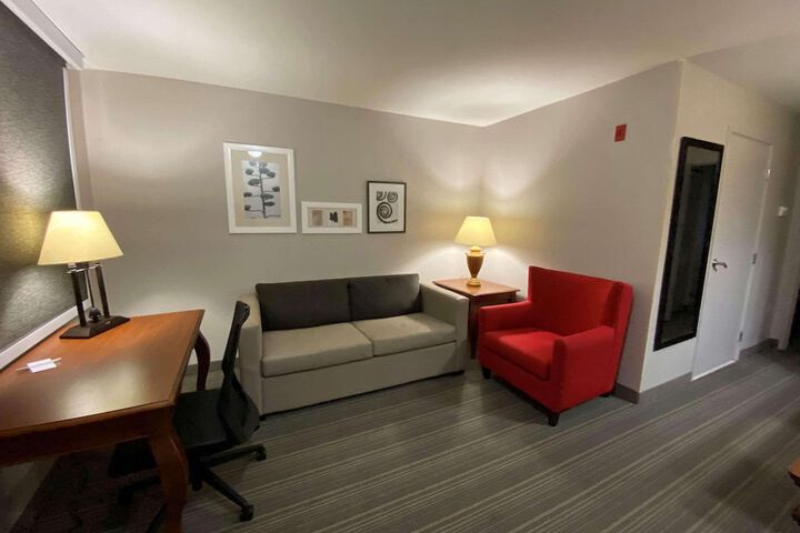 Room 13 of 27