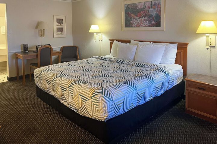 Room 5 of 7