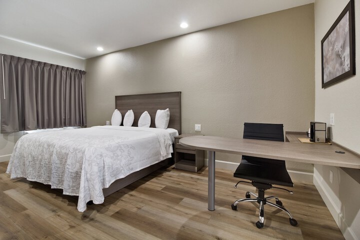 Room 20 of 35
