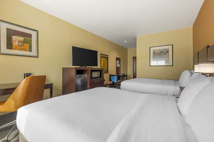 Comfort Inn & Suites (Formerly Executive Inn & Suites Mexia)