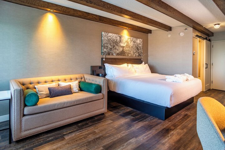 Room 42 of 80