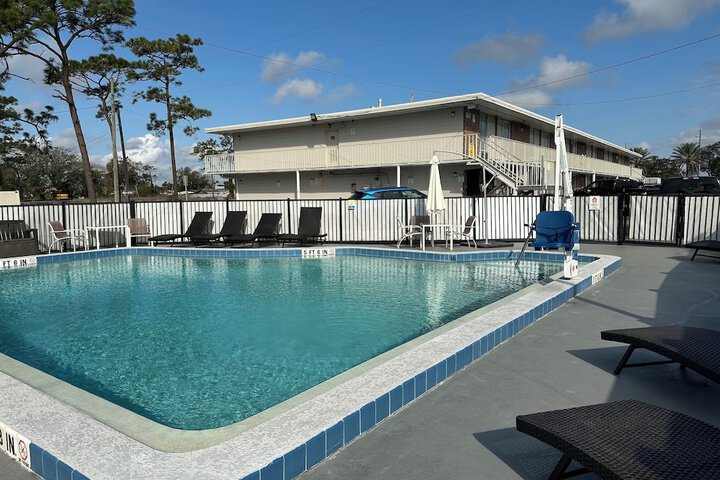 Pool 4 of 65