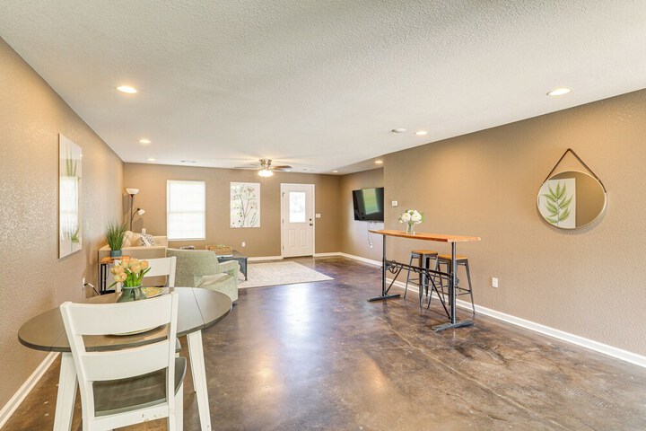 Quaint Pocahontas Townhome Central Location!